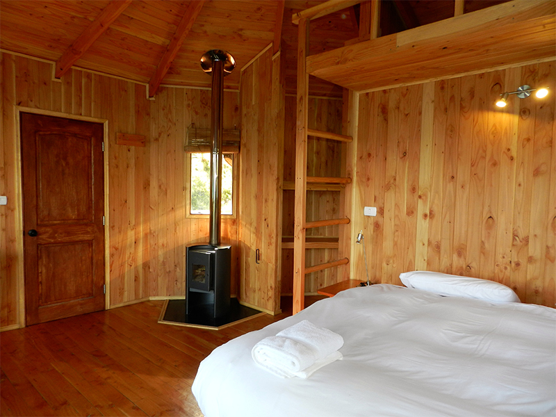 terraluna-patagonia-lodge_0011_Cama y bosca