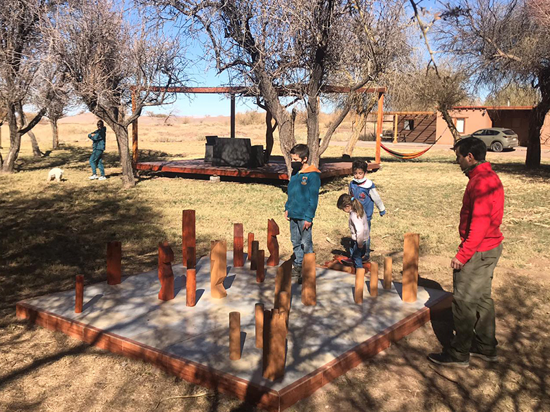 lodge-atacama_0002_jugando ajedrez