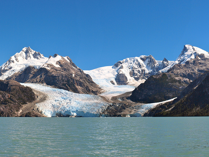 terraluna-patagonia-lodge_0003_Panoramica Lago Leones 3 OK